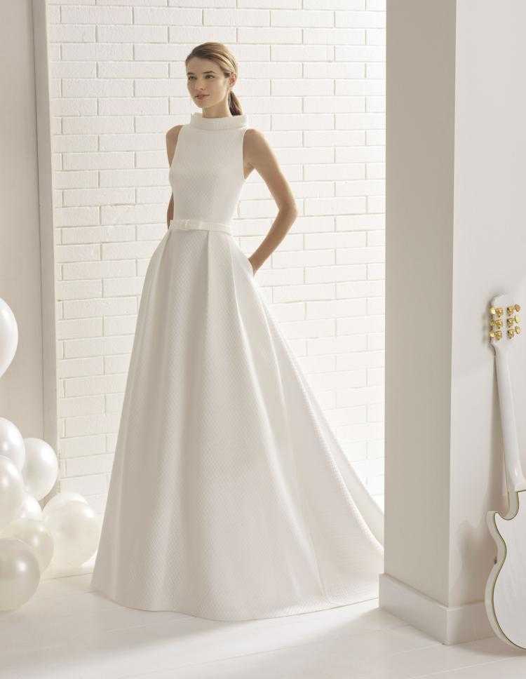 Стильные свадебные платья с разрезом на ноге – обзор актуальных моделей