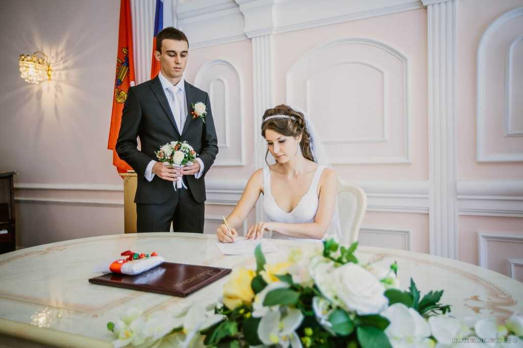 Как проходит выездная церемония бракосочетания: пошаговое описание