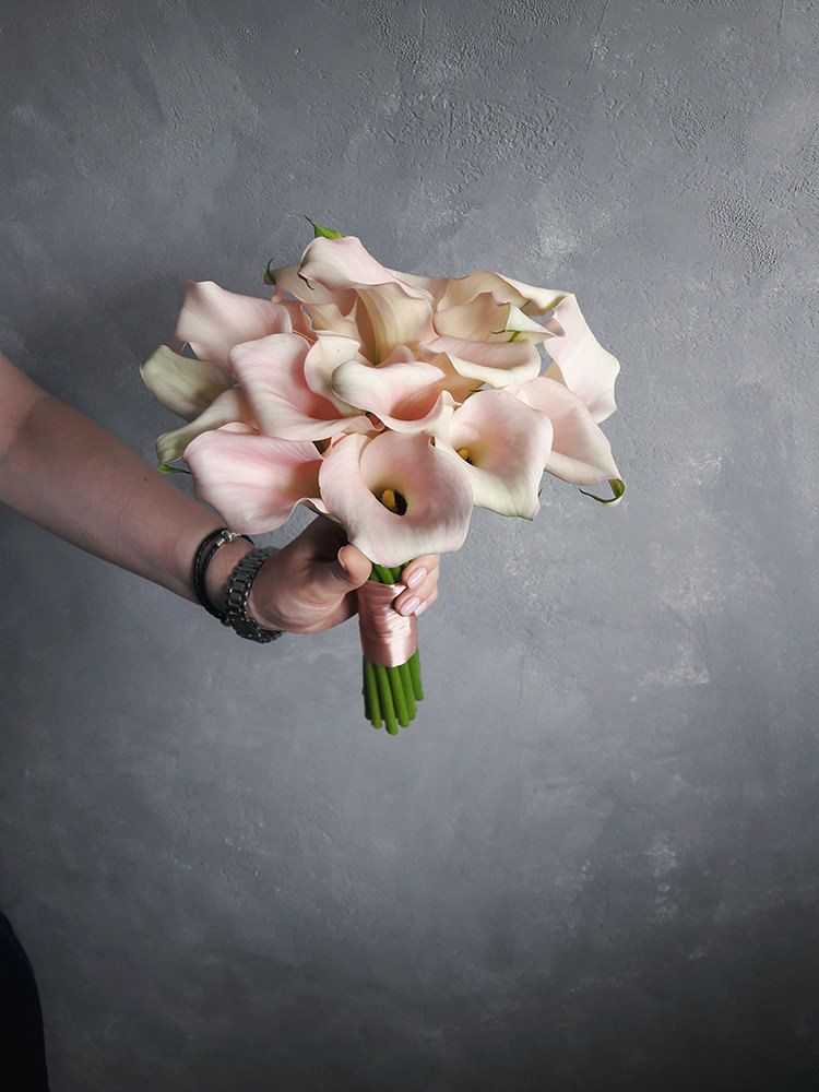 Букет невесты из калл – идеи на свадьбу с розами, орхидеями и другими цветами 2020 + фото