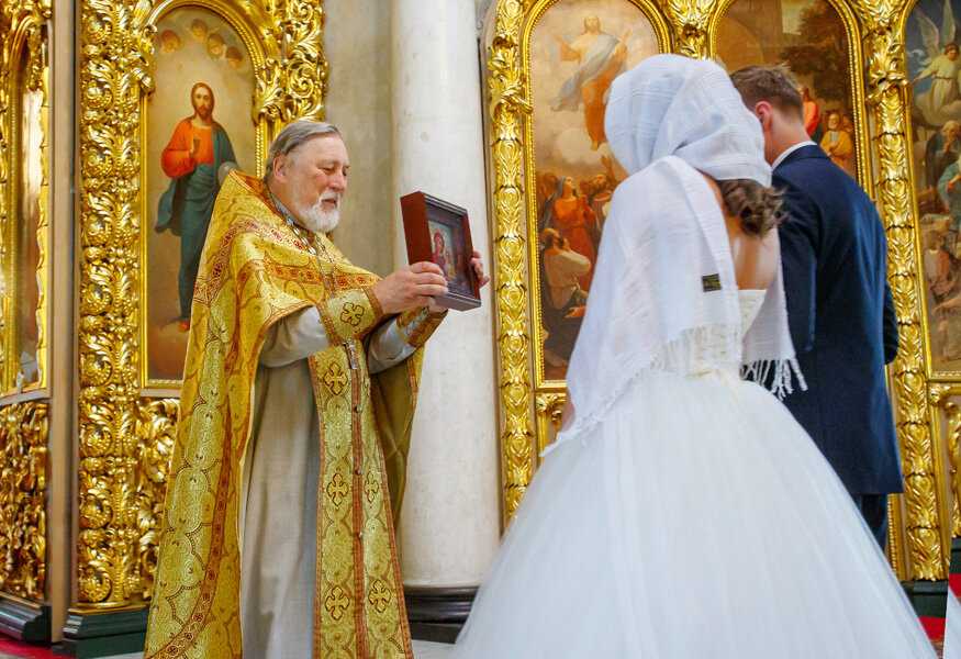 На земле и на небесах: как проводится венчание через несколько лет после свадьбы?