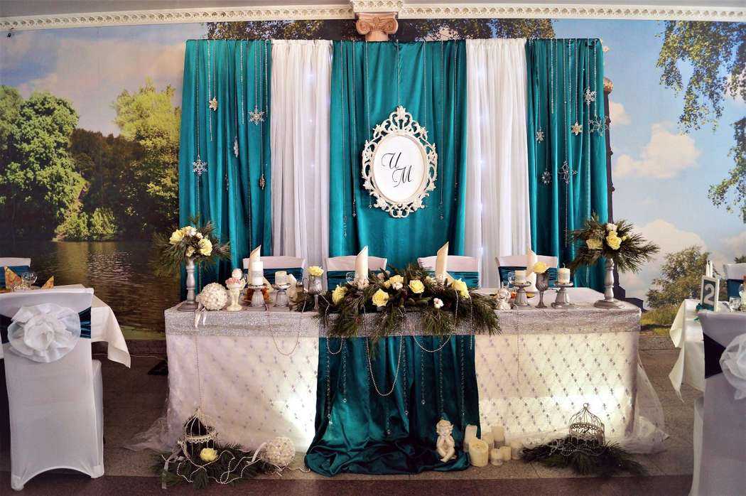 Яркая свадьба в изумрудном цвете – стиль невесты, жениха, декор зала