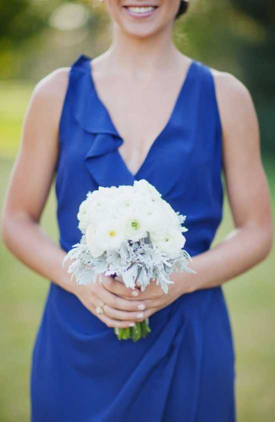 Букет невесты бело-синий из роз ? – варианты [2021] с фото