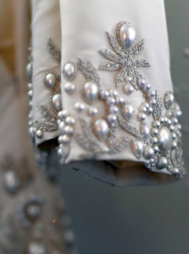 Вариант для настоящих богинь – свадебное платье со стразами на корсете: фото невест