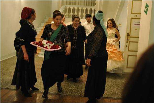 Цыганские свадьбы (94 фото): свадебные обычаи и традиции, сватовство невесты. как проходит красивое торжество?