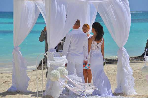 Свадьба в доминикане: перечень услуг и стоимость церемонии