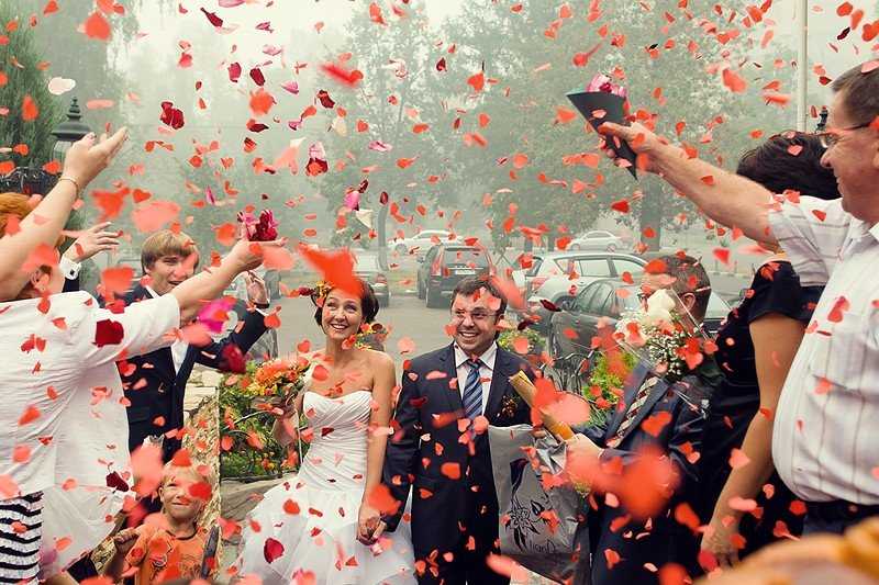 Сценарий свадьбы для небольшой компании без тамады: конкурсы и идеи