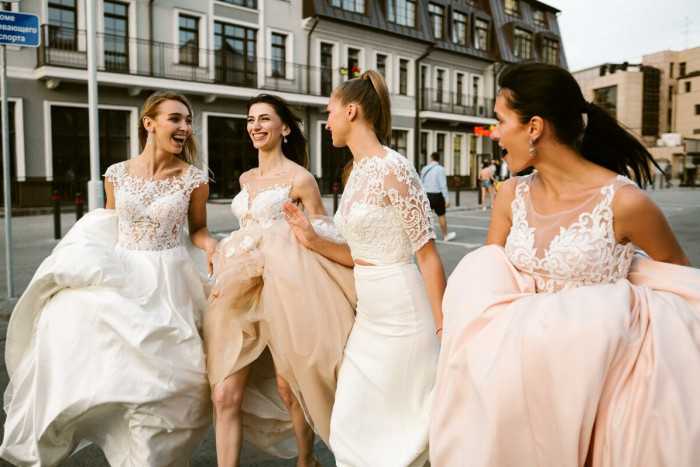 Особенности выбора свадебного платья, украшенного рюшами и воланами.. обсуждение на liveinternet