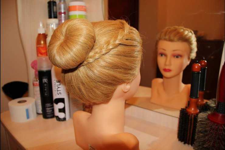 Прическа бабетта с бубликом, шишкой с валиком — пошаговая инструкция. как сделать прическу бабетта с бубликом в домашних условиях на длинные и средние волосы: все способы