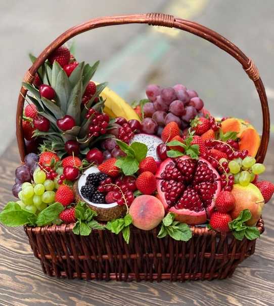 Фруктовый букет на свадьбу (44 фото): выбираем свадебный букет невесты с ягодами, овощами и цветами