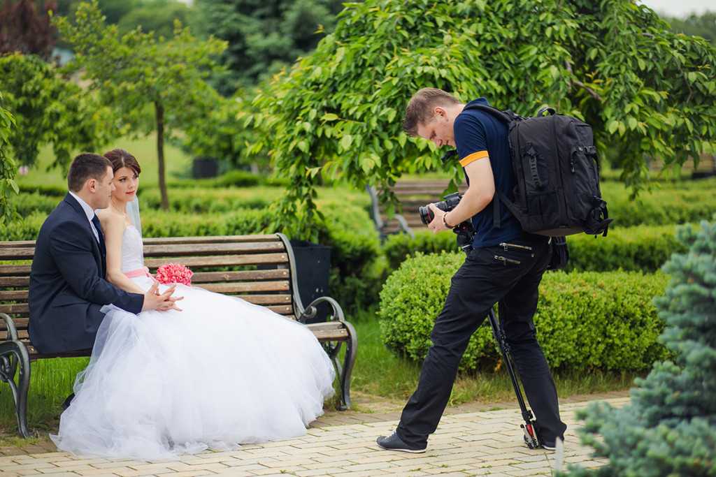 Позы для свадебной фотосессии [2021]: правильное положение тела молодоженов ?, красивый романтичный взгляд & удачные кадры на улице