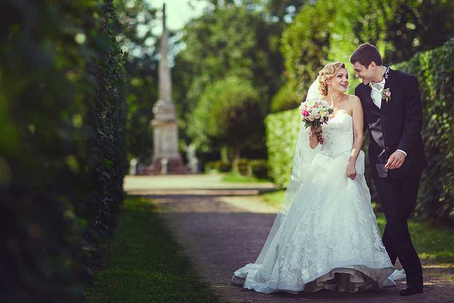 Долой шаблоны – идеи для свадебной фотосессии летом: самые оригинальные фото и красивый декор своими руками