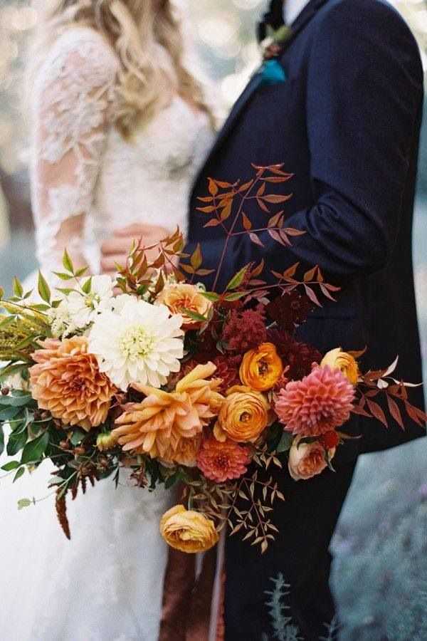 Осенний букет невесты — какие композиции выбирать осенью 2021, фото