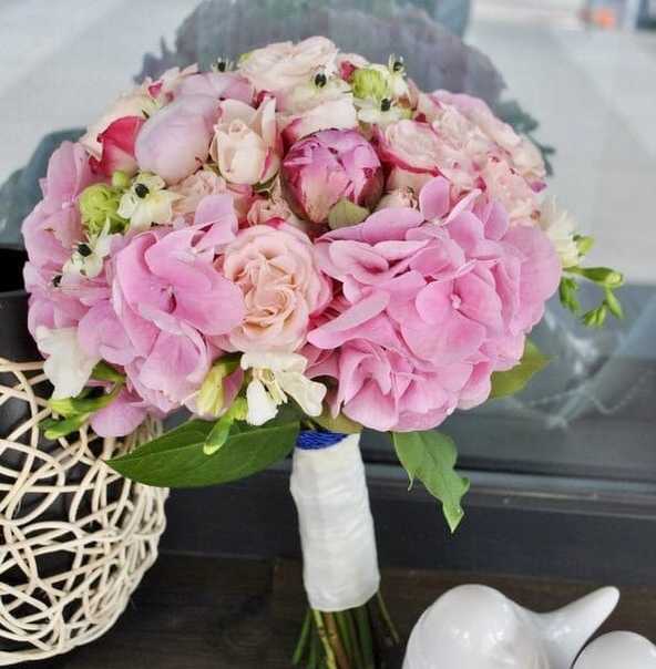 Бордовый букет для невесты: фото, палитра цветов свадебного аксессуара в тонах бордо, какие цветы советуют флористы – розы, бордово-розовые орхидеи, белые каллы