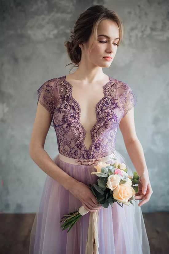 Фиолетовое свадебное платье: символика, кому подойдет, актуальные фасоны