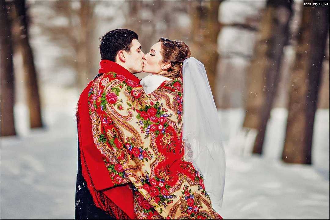 Колоритные свадебные платья в украинском стиле.о платьях