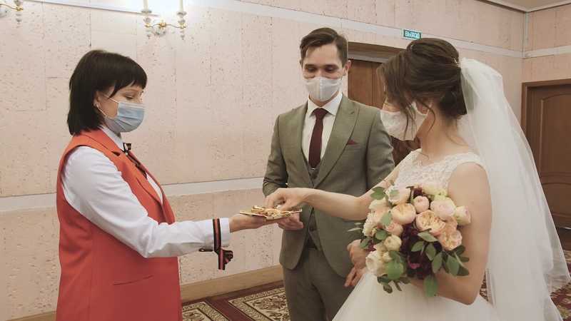Свидетель на свадьбе: роль и обязанности друга жениха