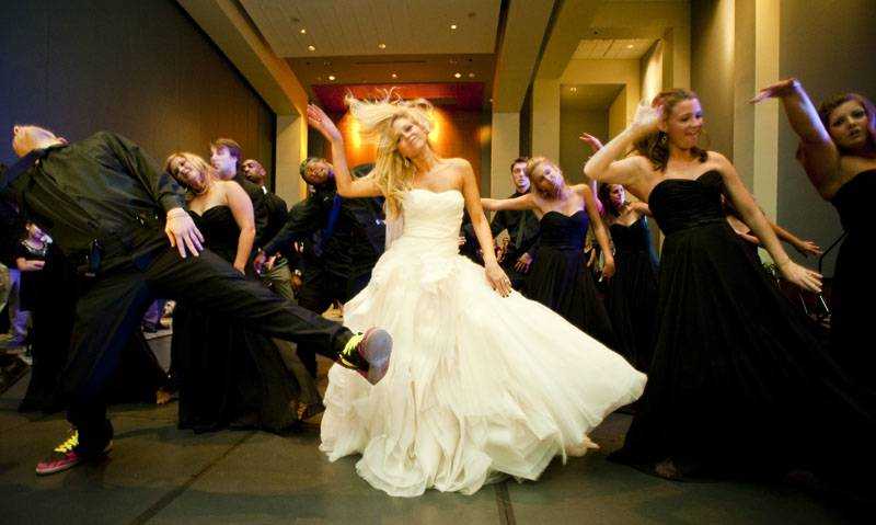 Песни и танцы от друзей и подружек на свадьбе – идеи