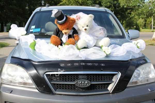 Украшение машины на свадьбу куклы