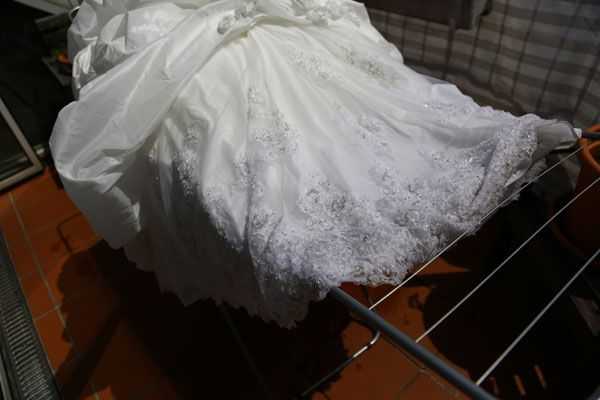 Стираем свадебное платье в домашних условиях: машинка-автомат или ручная стирка