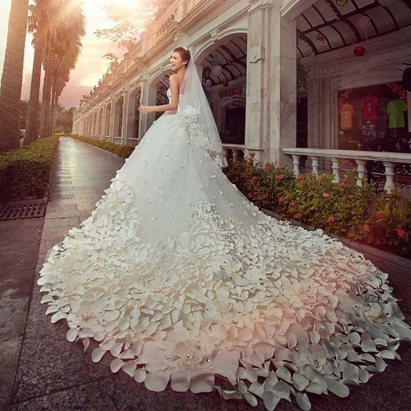Свадебные платья 2018 − новые коллекции именитых дизайнеров