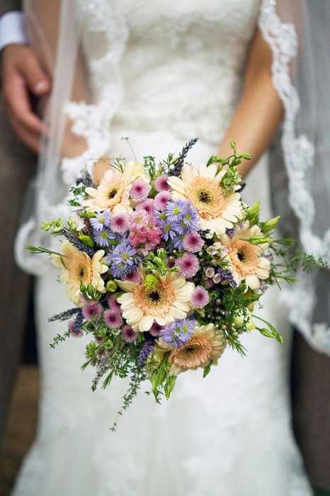 Букет невесты из полевых цветов