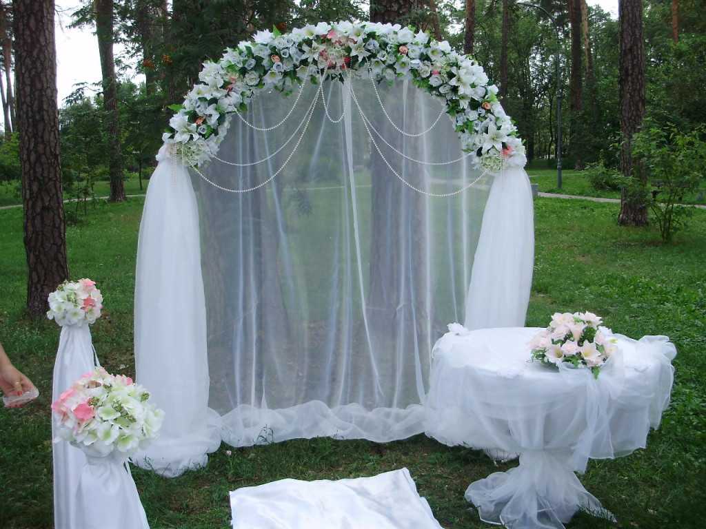 Выбираем свадебную арку для выездной регистрации