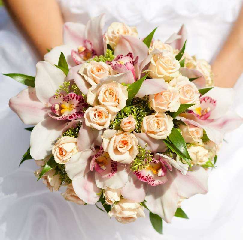 Свадебный букет невесты из альстромерии – чувственная экзотика перу