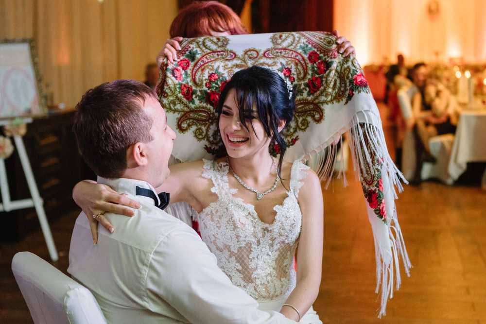 Обряд снятия фаты с невесты на свадьбе, описание, как появилась фата