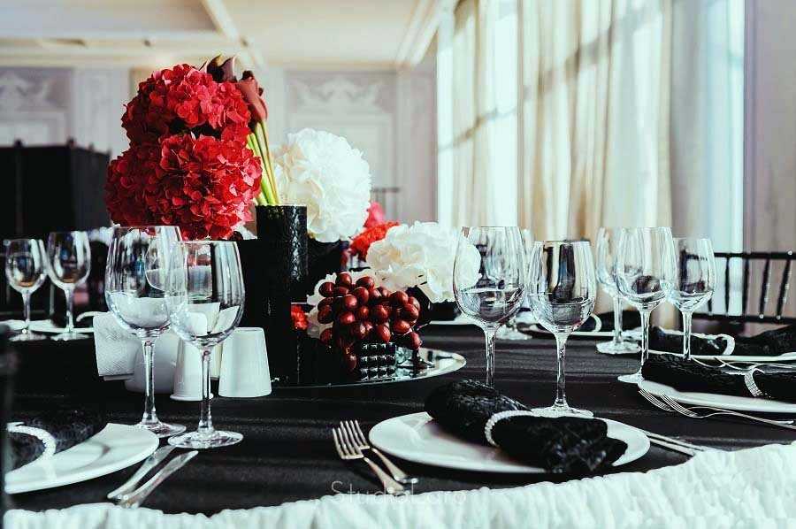 Красно-белый букет невесты (79 фото): выбираем свадебные букеты в сине-бело-красном цвете с лентой