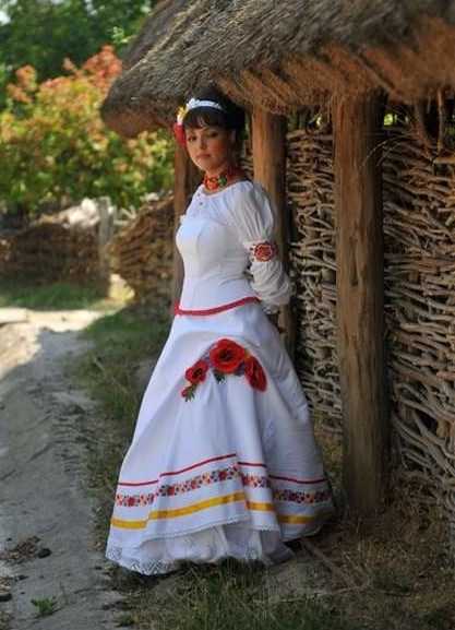 Наряды (вышиванки) жениха и невесты в украинском стиле