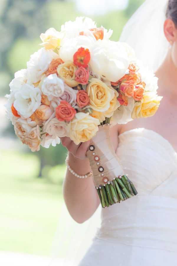 Букет невесты (107 фото): нежный и красивый свадебный будет из лилий и гвоздик, оригинальный и простой вариант из цветов из фоамирана