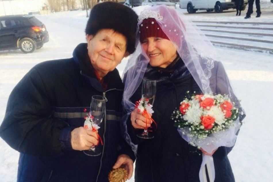 49 лет свадьбы - кедровая ? что дарить на 49 годовщину совместной жизни