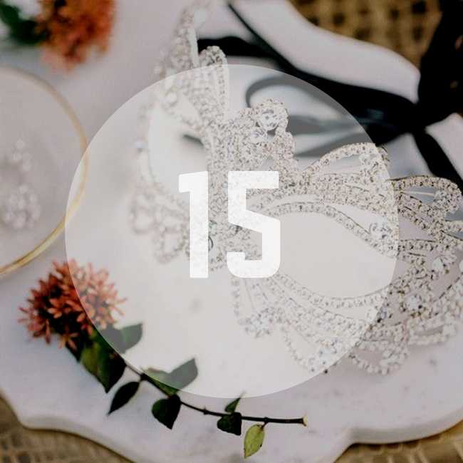 Подарок на 15 лет свадьбы — идеи на хрустальную годовщину свадьбы