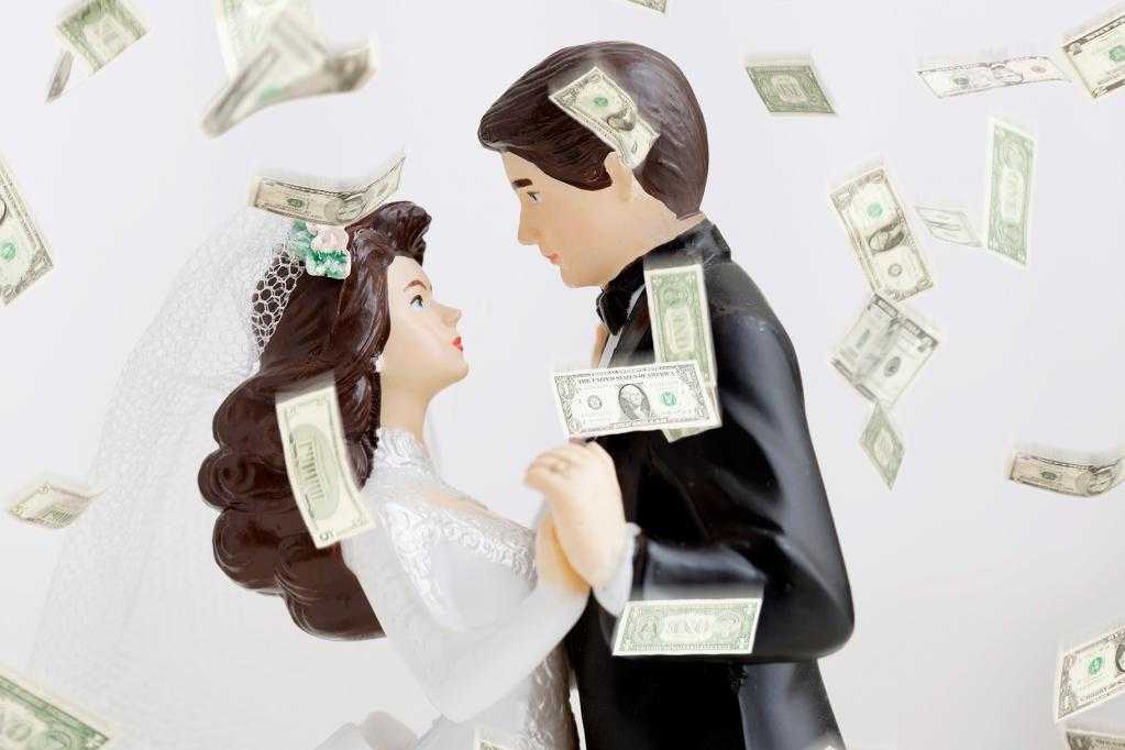 Как оригинально подарить деньги на свадьбу? 36 фото как необычно и красиво сделать денежный подарок молодоженам своими руками?