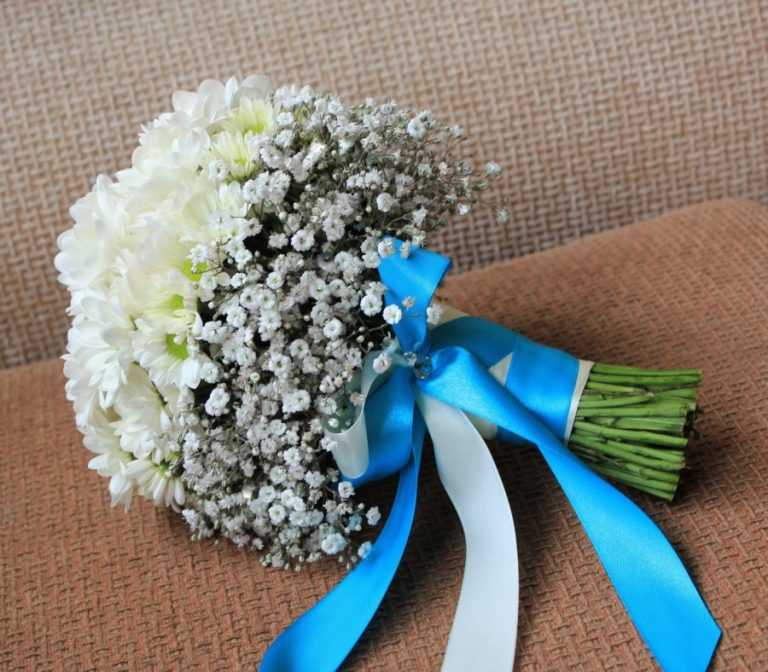 Свадебный букет невесты из полевых цветов: разновидности и особенности выбора