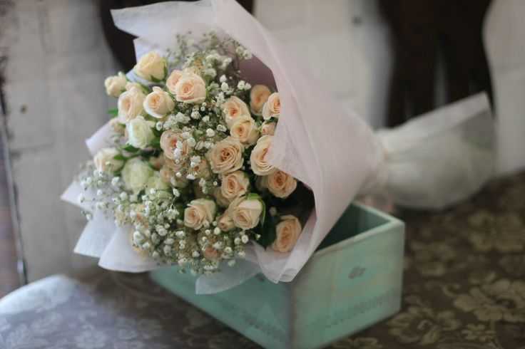 Какие цветы дарить на свадьбу молодоженам?