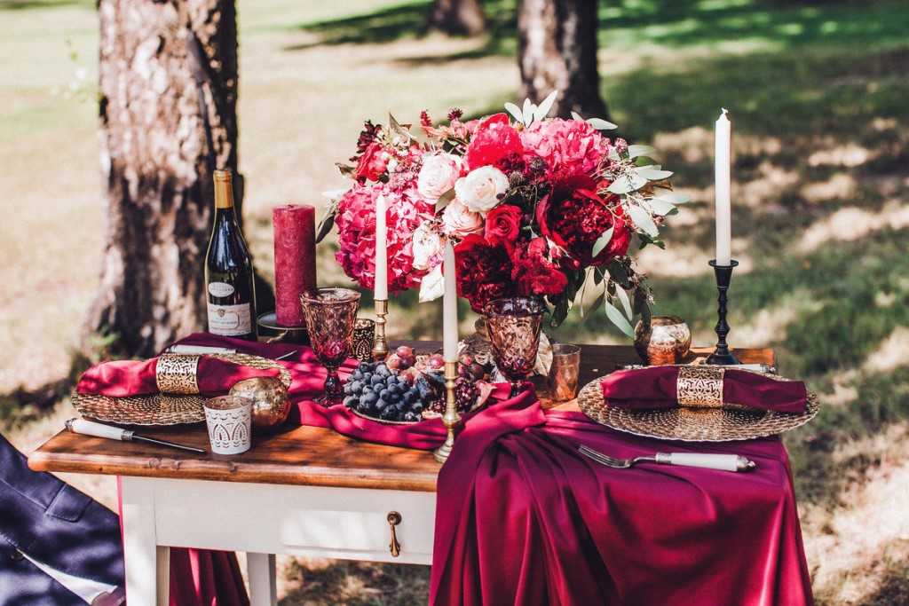 Как оформить свадьбу в цвете марсала: интересные идеи для свадебных украшений