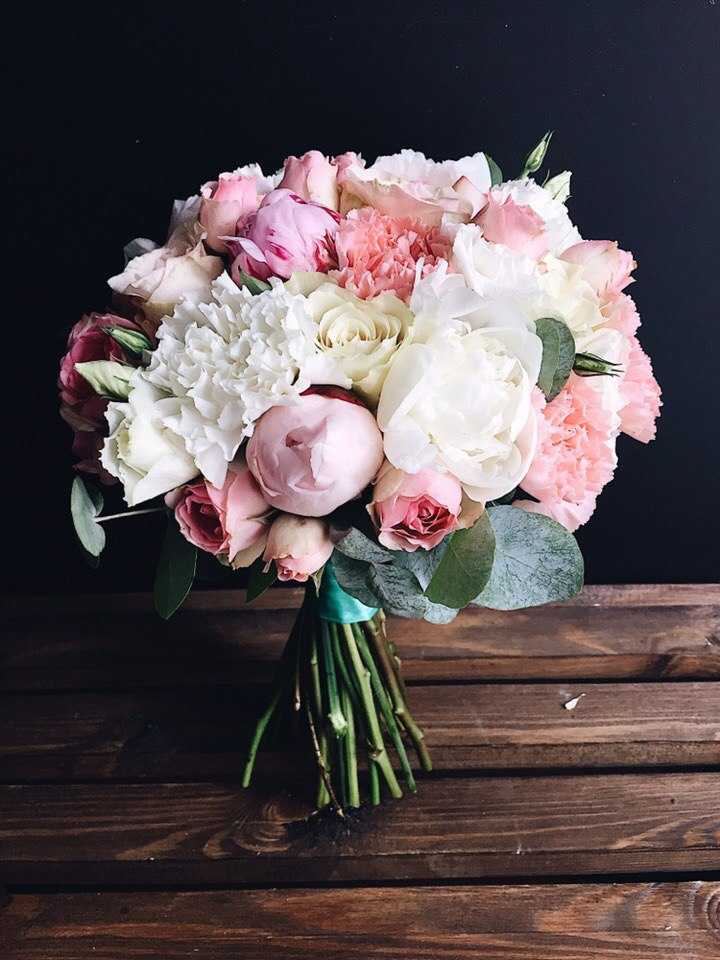 Букет невесты – красивые идеи сочетания цветов на каждое время года