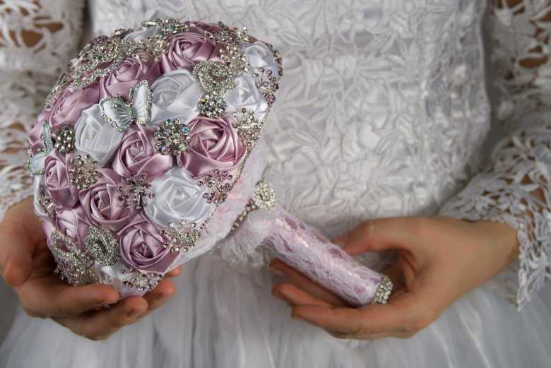 Как сделать свадебный букет из лент своими руками: фото