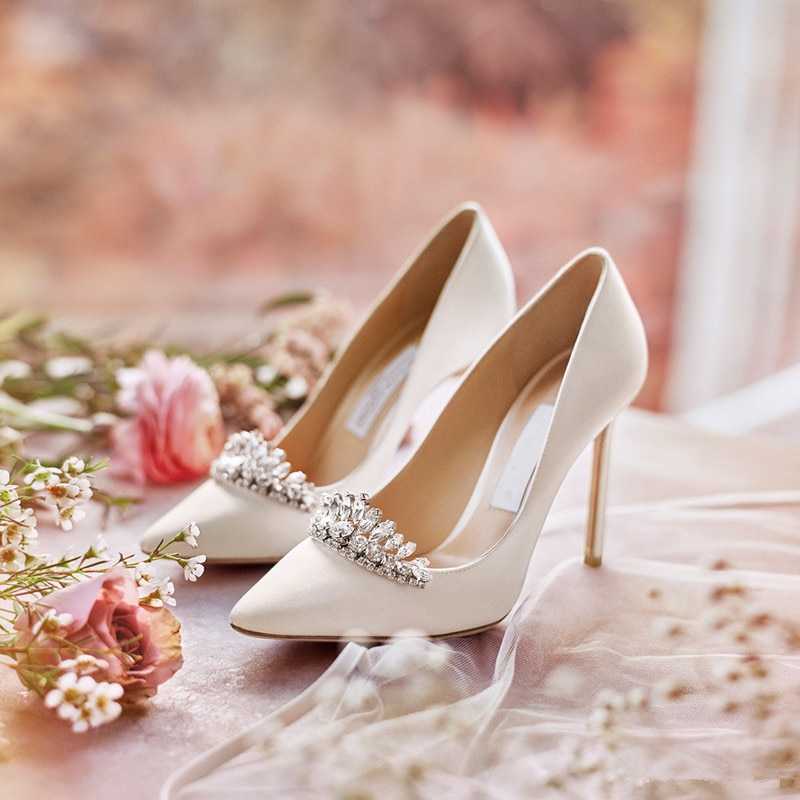 Свадебные туфли (107 фото): белые модели 2021 на свадьбу на низком каблуке для невесты, на танкетке, платформе и шпильке