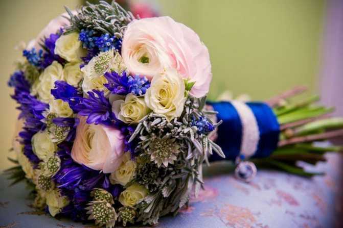 Розовый букет невесты – оптимальные композиции для свадебного образа (фото)