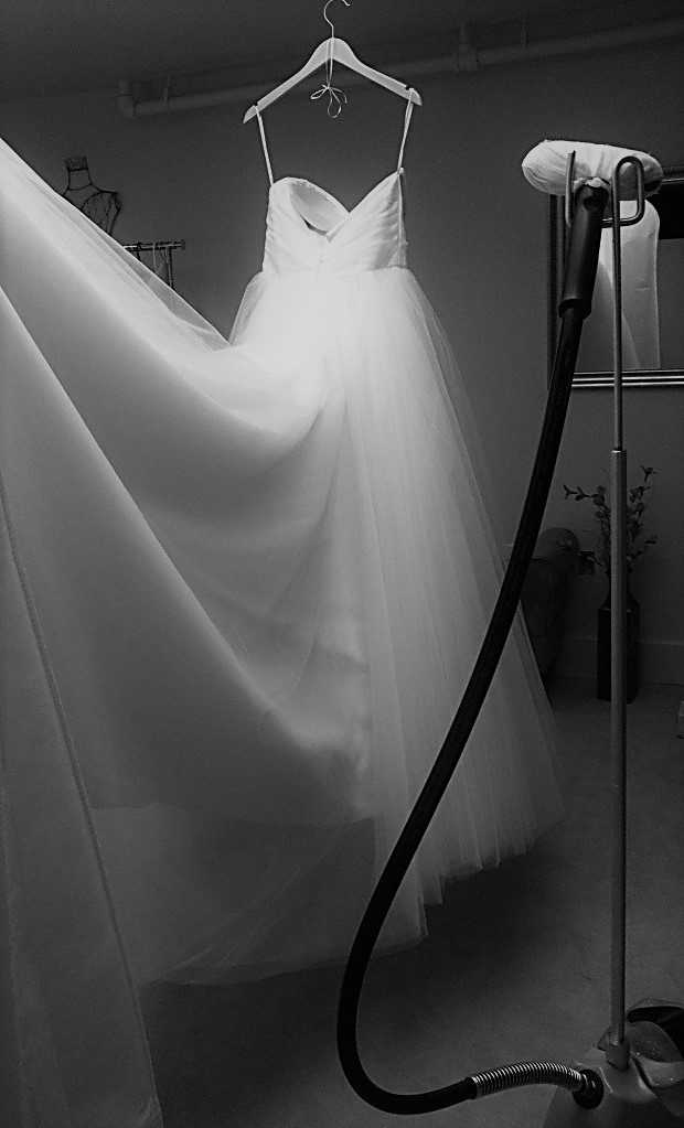 Отпаривание свадебного платья в домашних условиях
