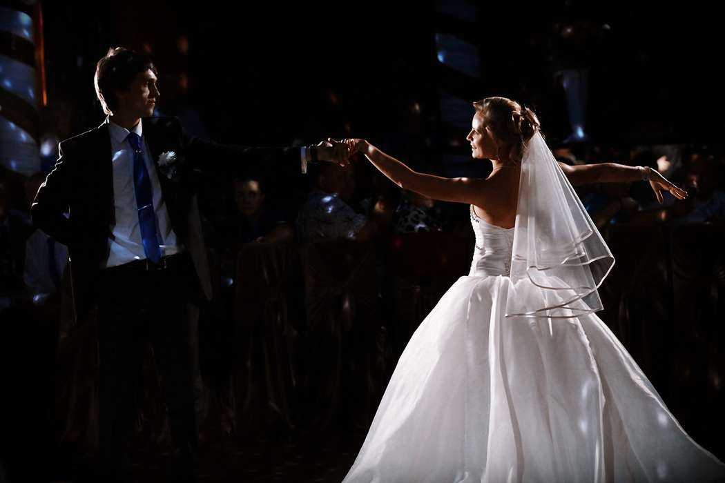 Танец друзей на свадьбе: видео и идеи