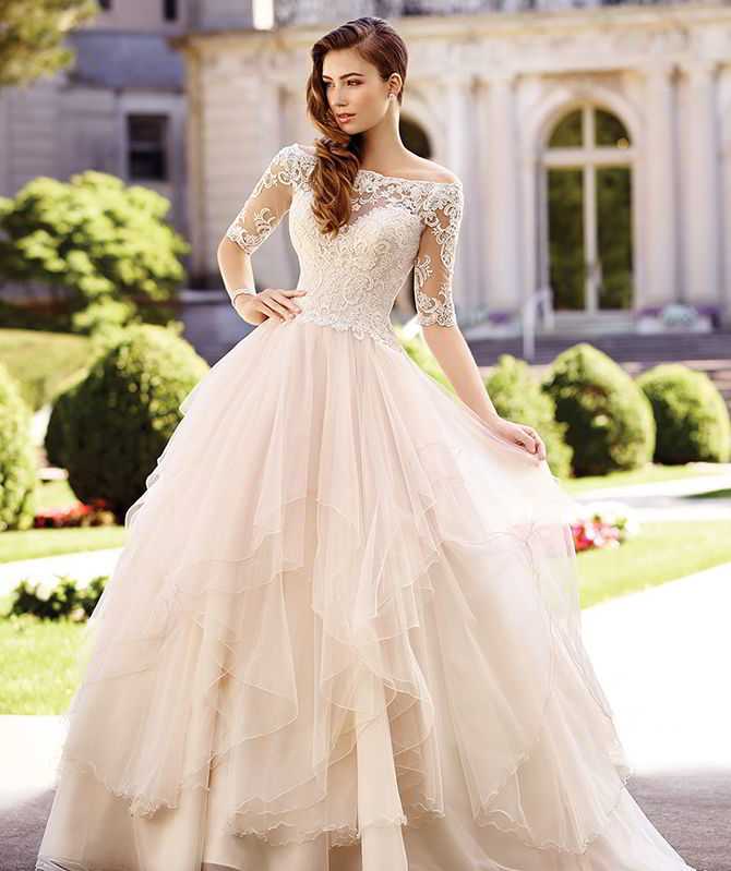 Бежевое свадебное платье: кому подойдет, как выбрать