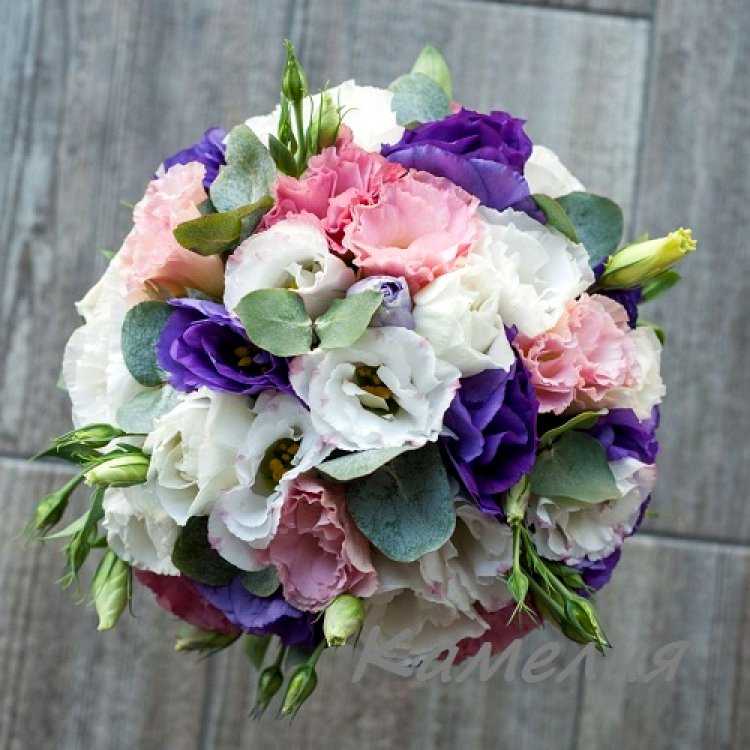 Свадебный букет из эустомы: идеи и варианты цветочных композиций