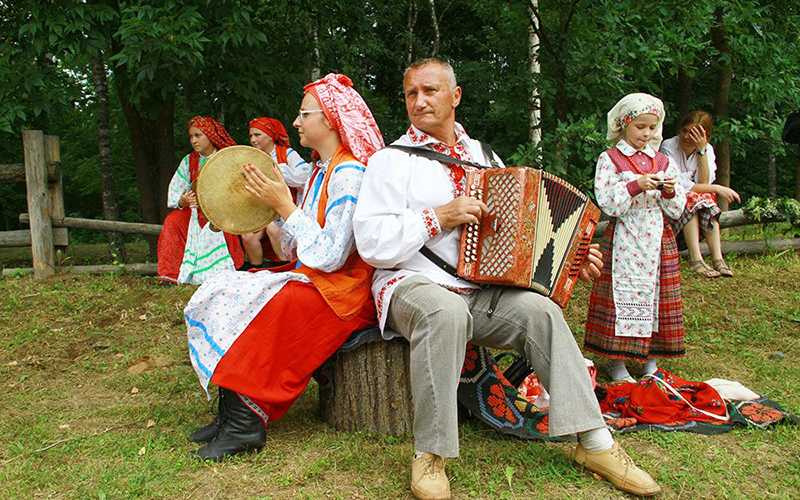 Традиции молдаван – почитание вина и красно-белые талисманы