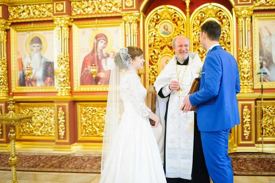 Платье для венчания в церкви (148 фото): подвенечное, для женщины в возрасте, в каком платье можно венчаться