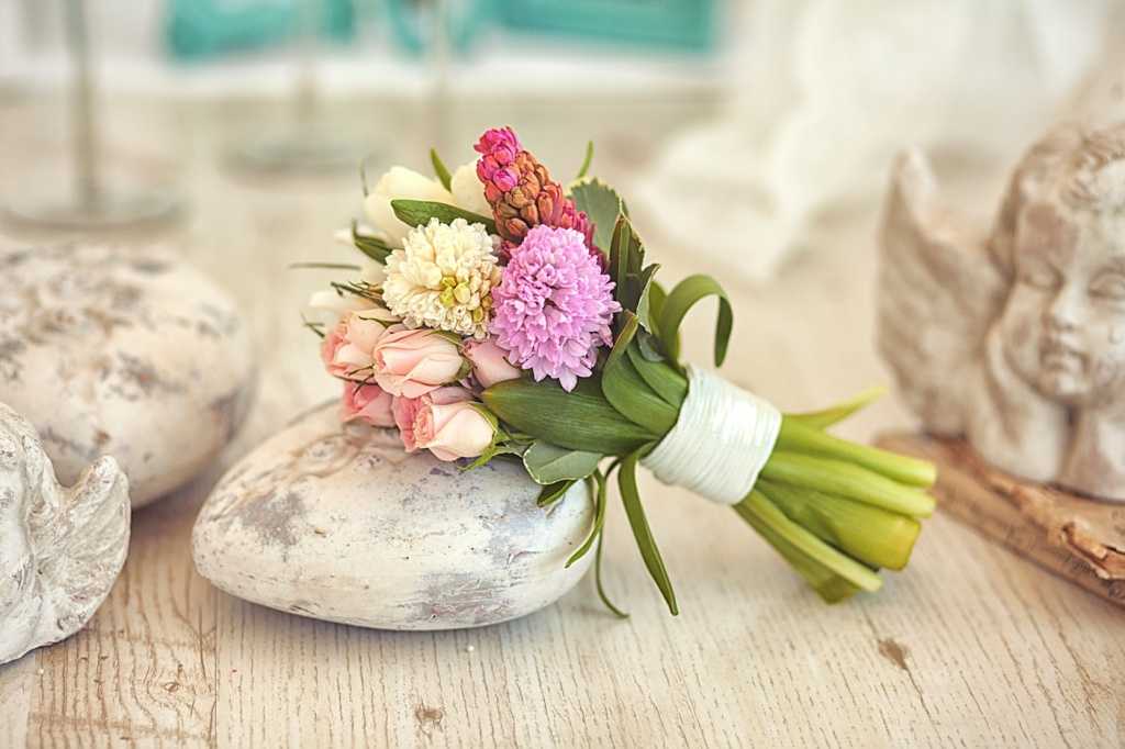 Что подарить на свадьбу вместо цветов: интересные идеи (фото)