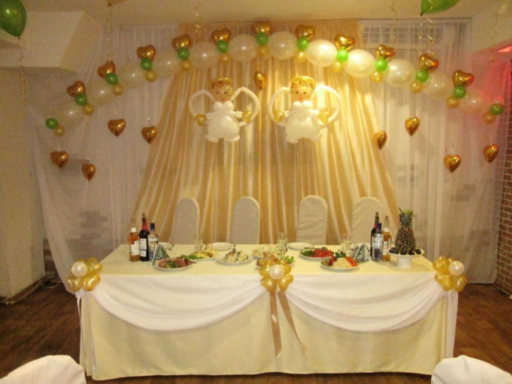 Свадьба в изумрудном цвете? – фото оформления зала, пригласительных, нарядов молодоженов