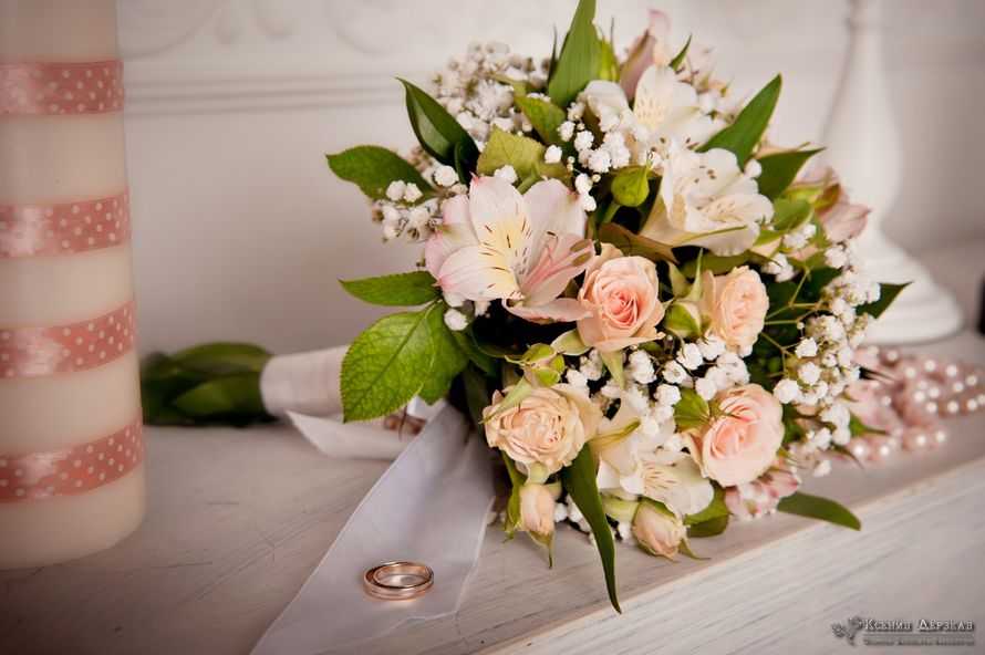 Букет невесты из роз и альстромерий: тонкости создания и варианты